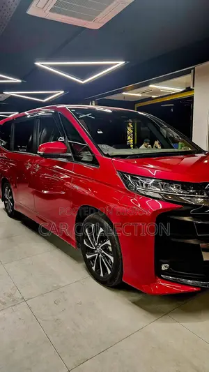 Toyota Noah 2022 Red