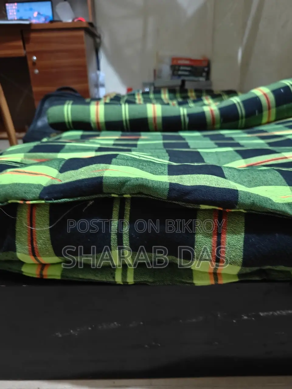জরুরি বিক্রয় – বক্স খাট + জাজিম + তোষক