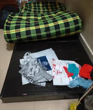 জরুরি বিক্রয় – বক্স খাট + জাজিম + তোষক