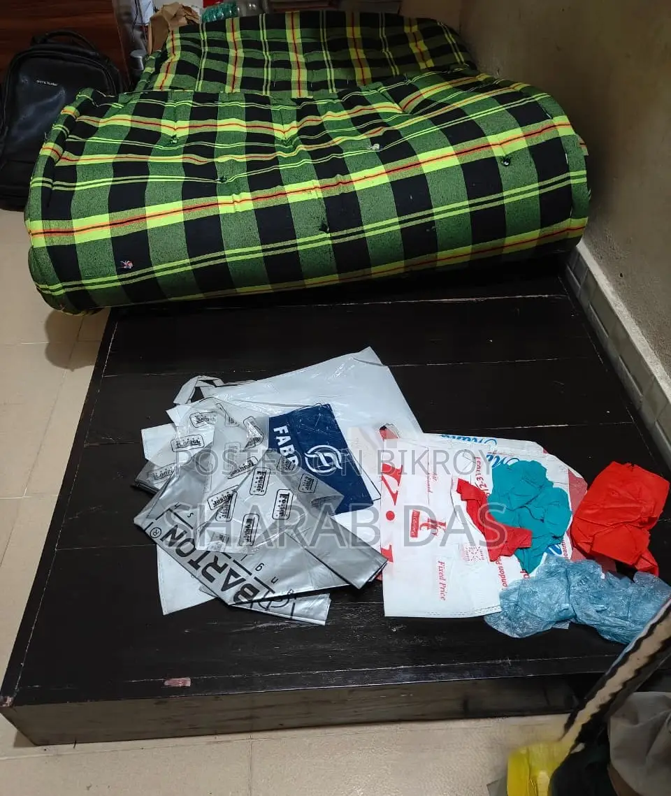জরুরি বিক্রয় – বক্স খাট + জাজিম + তোষক