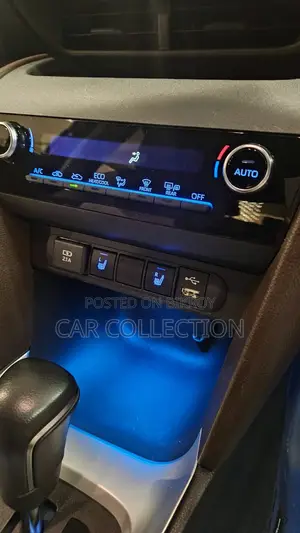 Toyota Yaris Cross 1.5 Hybrid FWD 2021 Red
