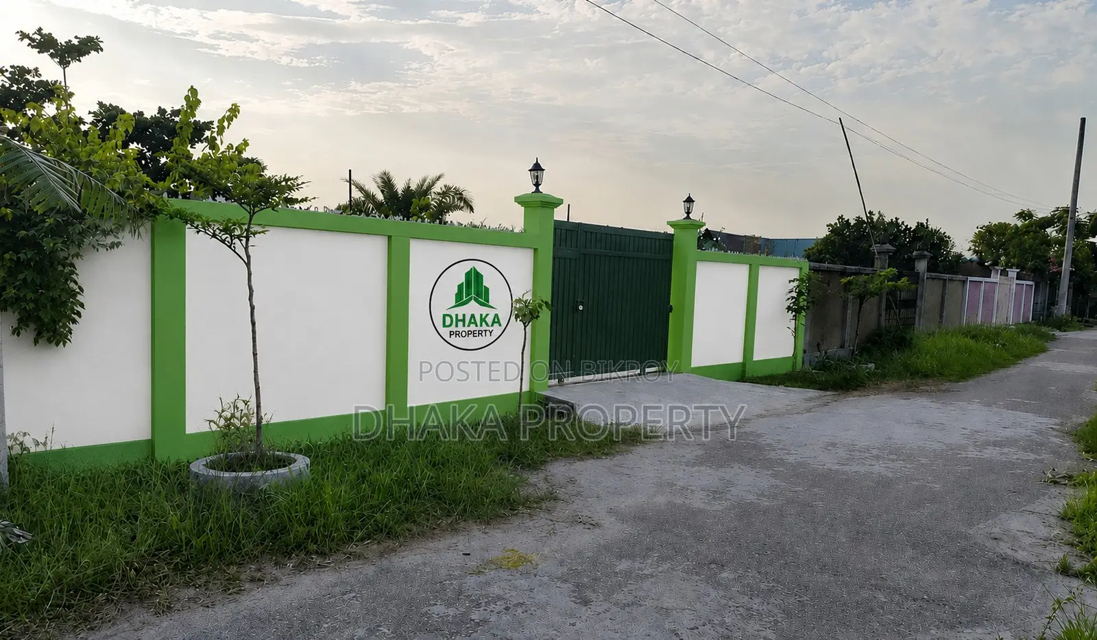 30ft Road 7.5 Katha Park East at Sector-13