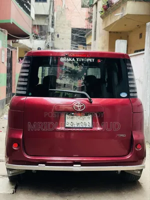 Toyota Sienta 2004 Maroon