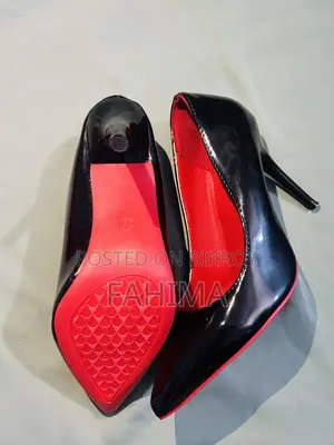 Black Patent Leather Stiletto Pumps With Red Lining