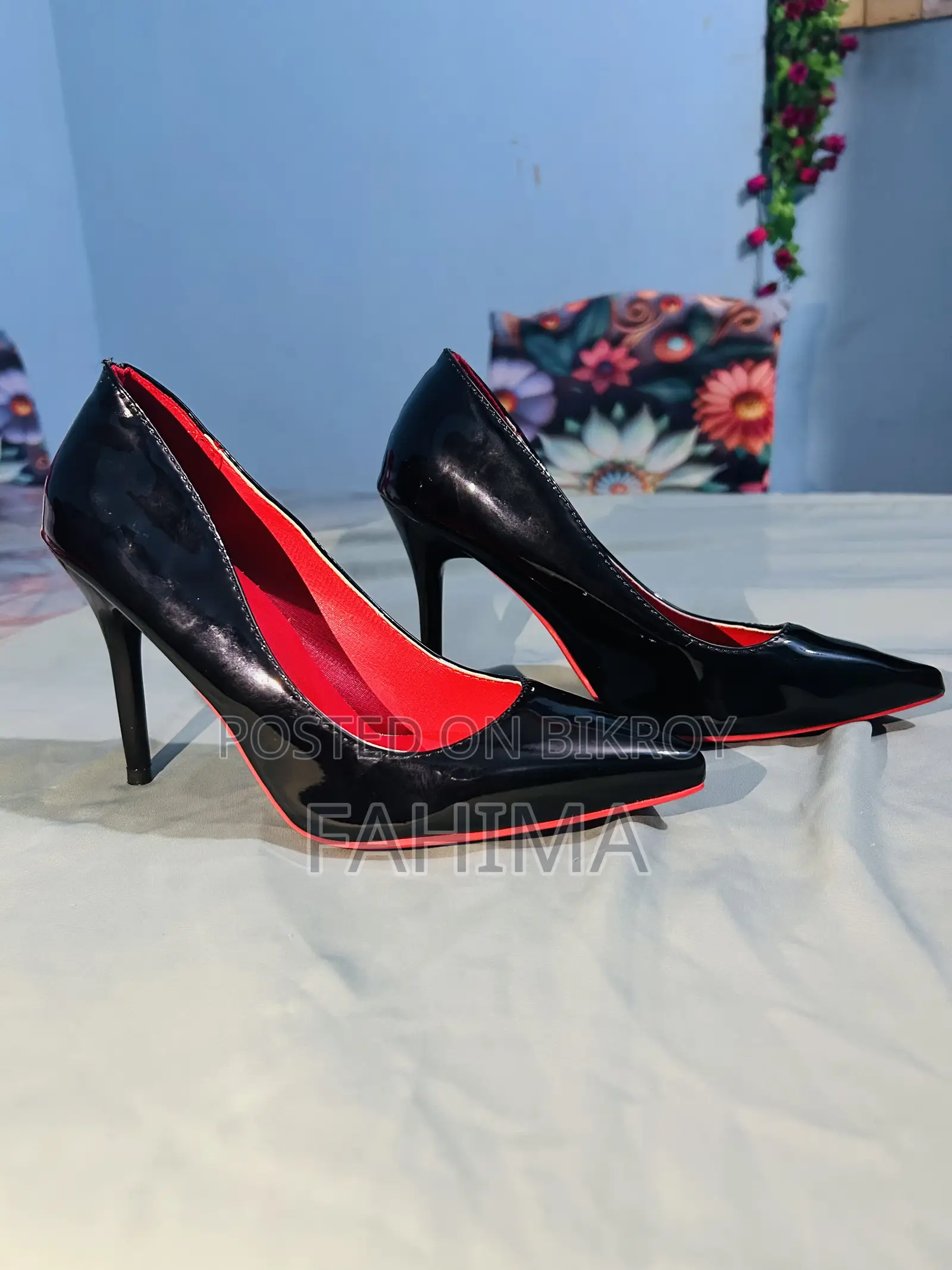 Black Patent Leather Stiletto Pumps With Red Lining