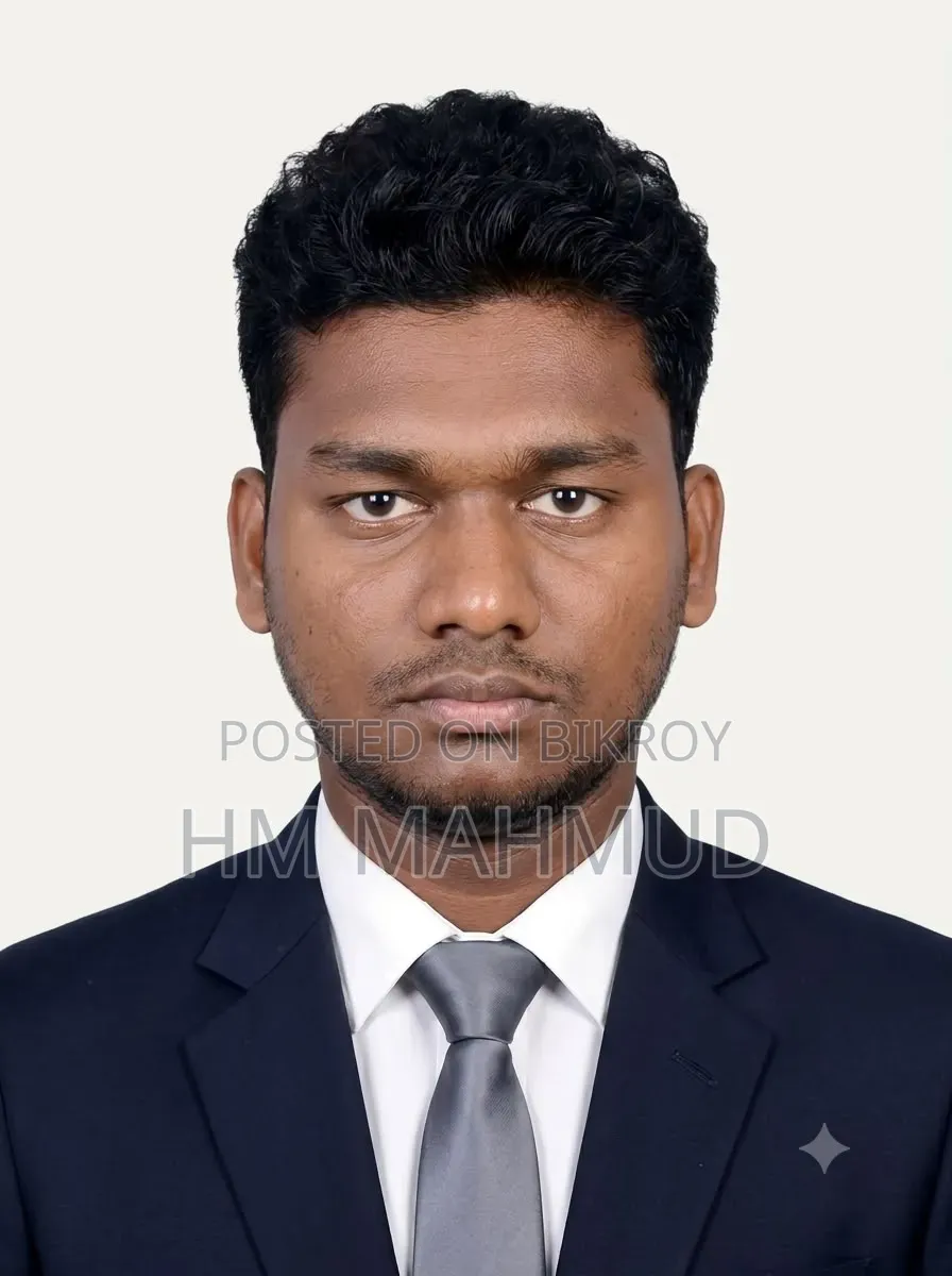 অভিজ্ঞ কম্পিউটার অপারেটর আইটি পেশাদার