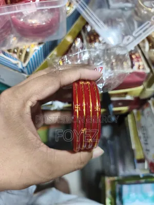 Lal Pola Item