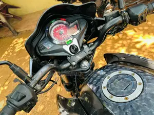 হিরো হাংক ২০১৬ লাল