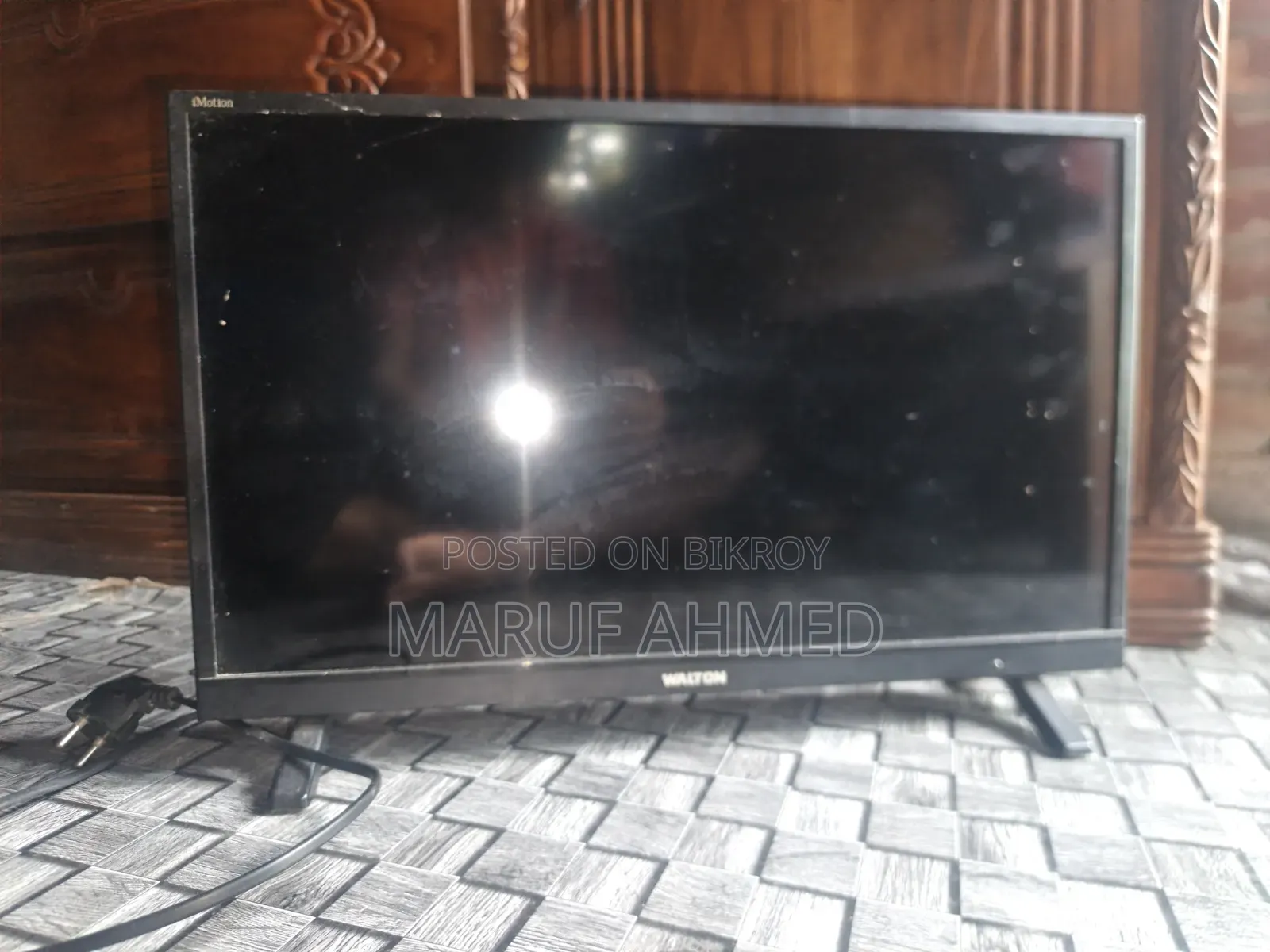 Walton WD24R 24" LED TV | HDMI, VGA USB | Excellent Condition
