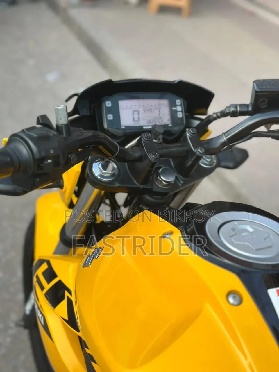 Suzuki Gixxer 2023 Yellow