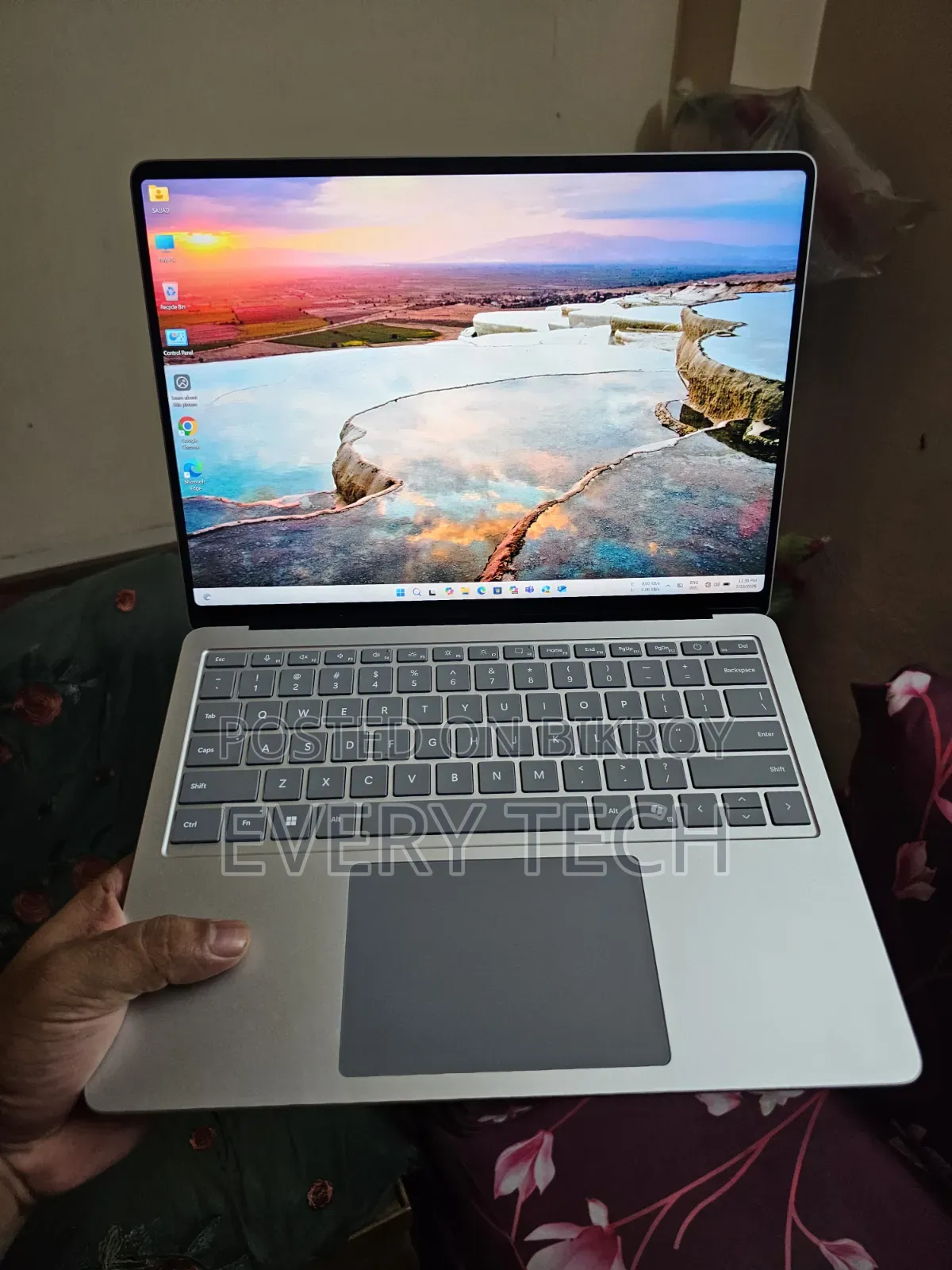 New Microsoft Surface Pro 11th Edition, a Copilot+ PC 16GB SSD 256GB