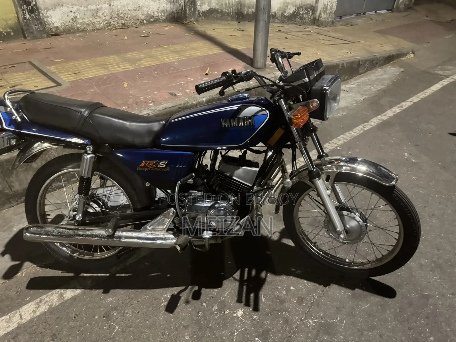 ইয়ামাহা ১৯৯২ নীল