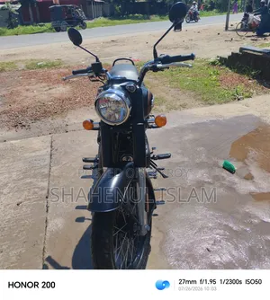 রয়েল এনফিল্ড বুলেট ৩৫০ ২০২৫ কালো