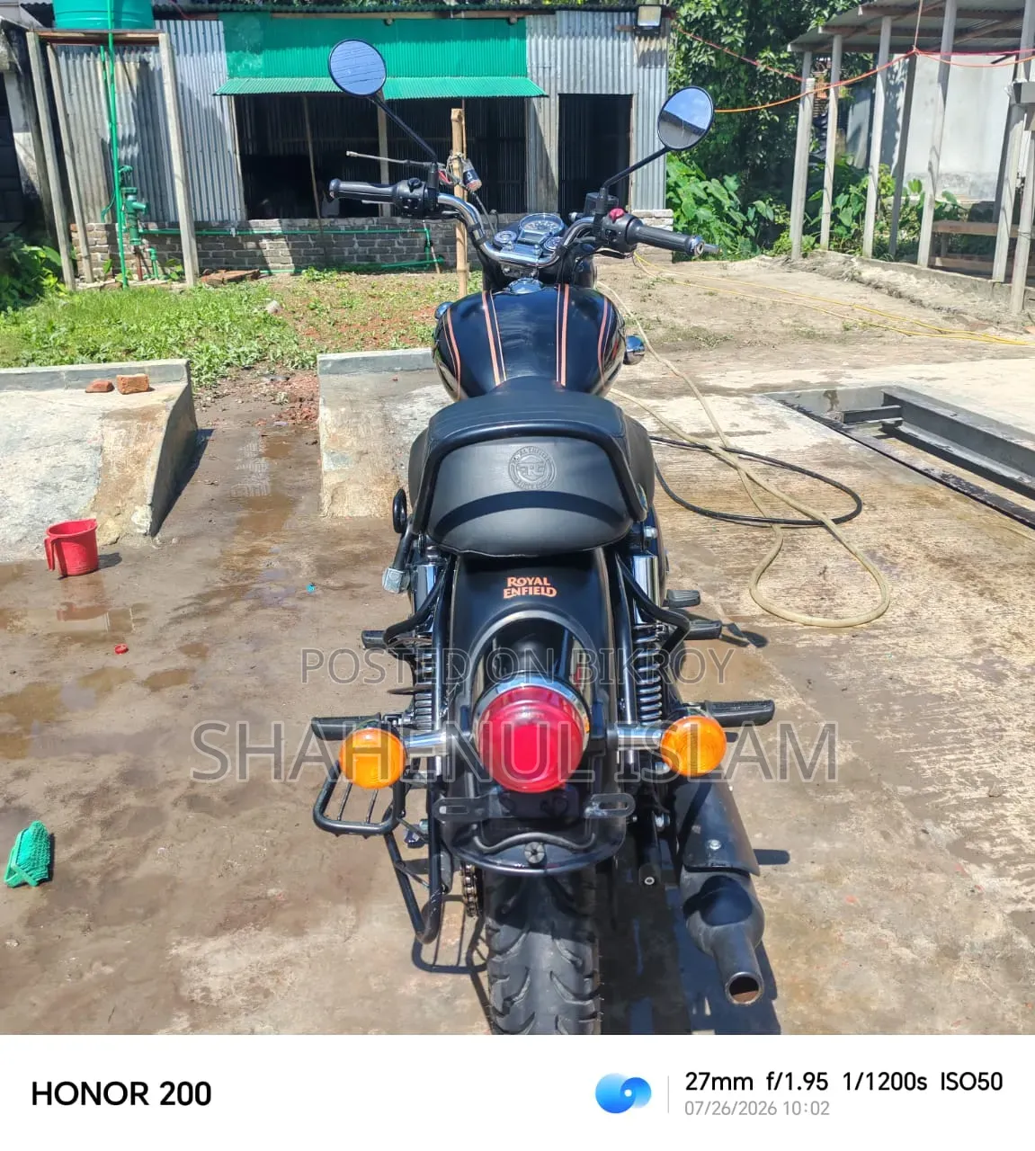 রয়েল এনফিল্ড বুলেট ৩৫০ ২০২৫ কালো