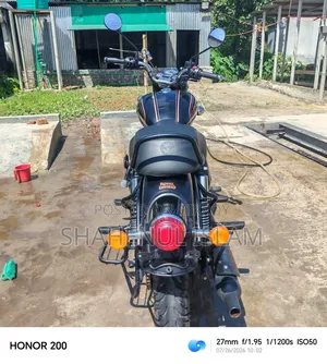 রয়েল এনফিল্ড বুলেট ৩৫০ ২০২৫ কালো