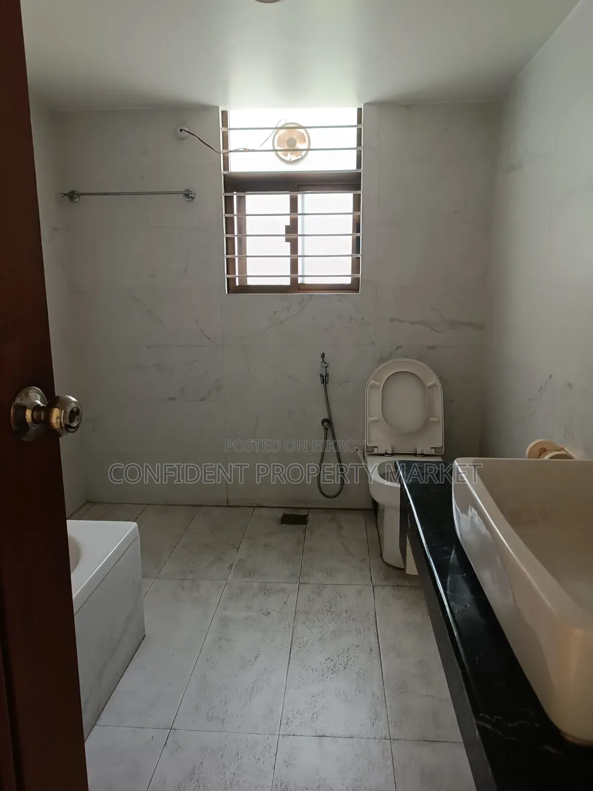 বসুন্ধরায় ৪ বেডরুমের এপার্টমেন্ট ভাড়ার জন্য
