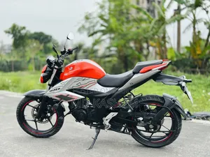 সুজুকি জিক্সার ২০২৪ কমলা