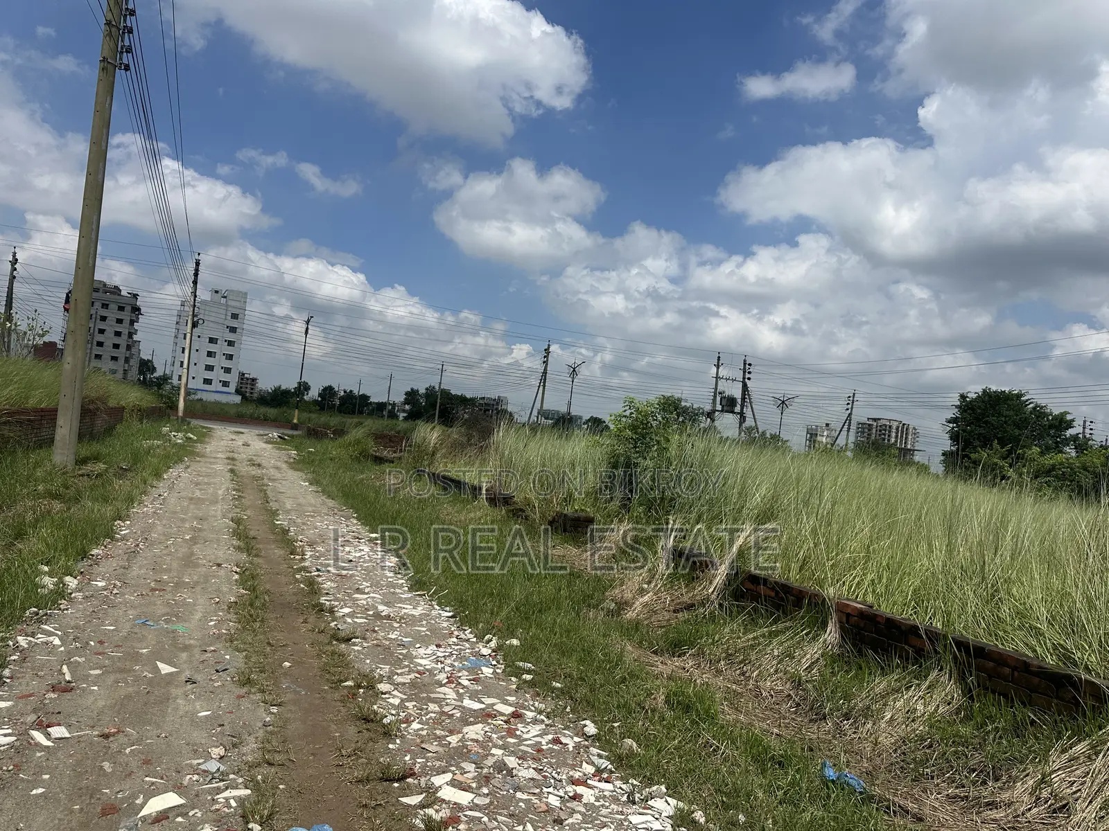 এন-ব্লক, (৩+৩)=৬ কাঠা, দক্ষিণমুখী, জরুরি বিক্রি বসুন্ধরা আবাসিক এলাকা