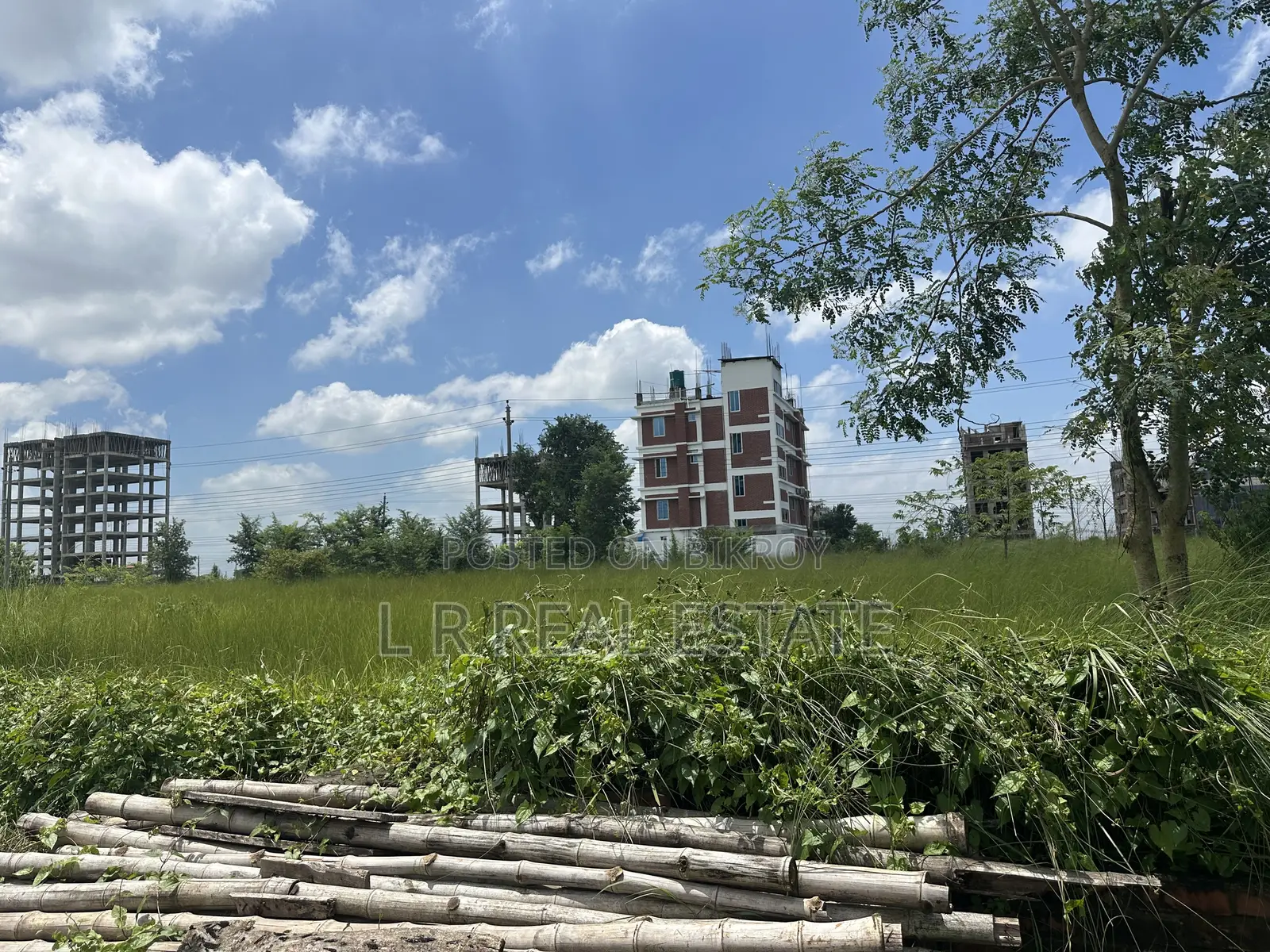 এন-ব্লক, (৩+৩)=৬ কাঠা, দক্ষিণমুখী, জরুরি বিক্রি বসুন্ধরা আবাসিক এলাকা
