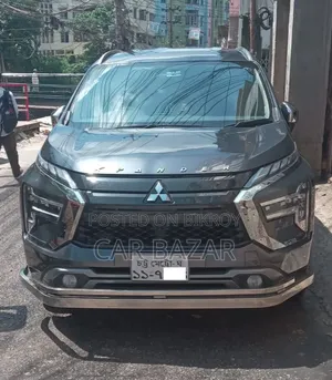 Mitsubishi Xpander Premium 2025 Gray