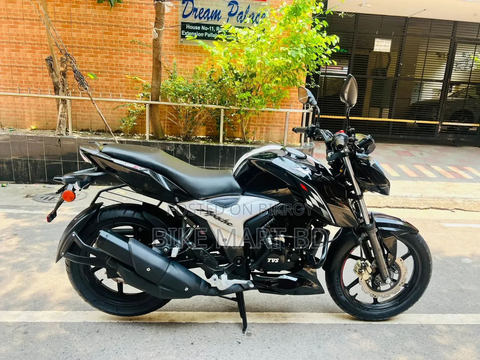 TVS Apache RTR 160 4V 2025 Black