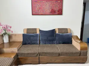 কাঠের সোফা সেট (৩+২ সিটার) – সোফা কভারসহ। ভালোভাবে রক্ষণাবেক্ষণ করা