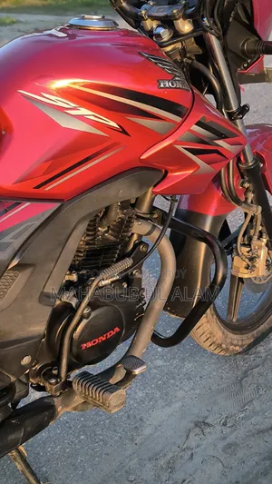 Honda CB 2022 Red