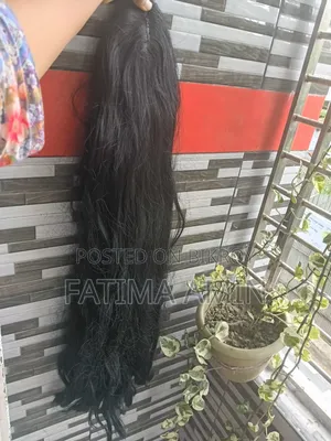 লম্বা নকল চুল