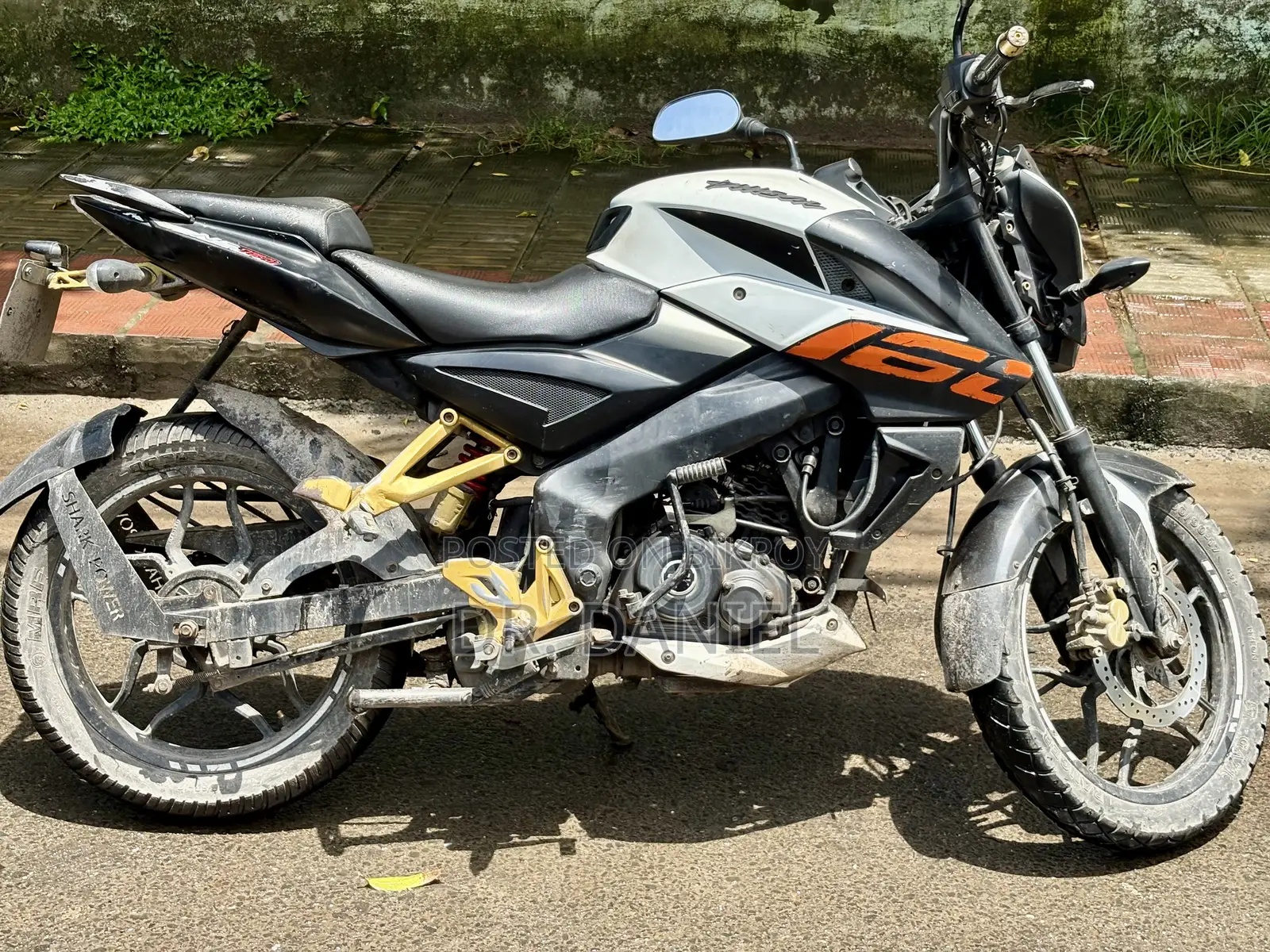 Bajaj Pulsar NS 160 2019 White