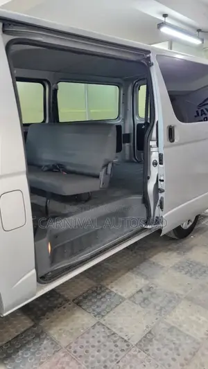 Toyota HiAce 2021 Silver
