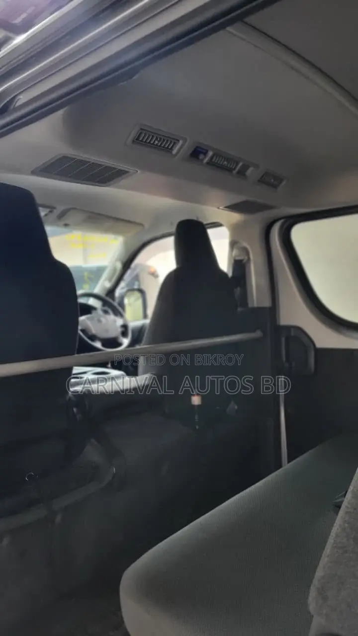 Toyota HiAce 2021 Silver