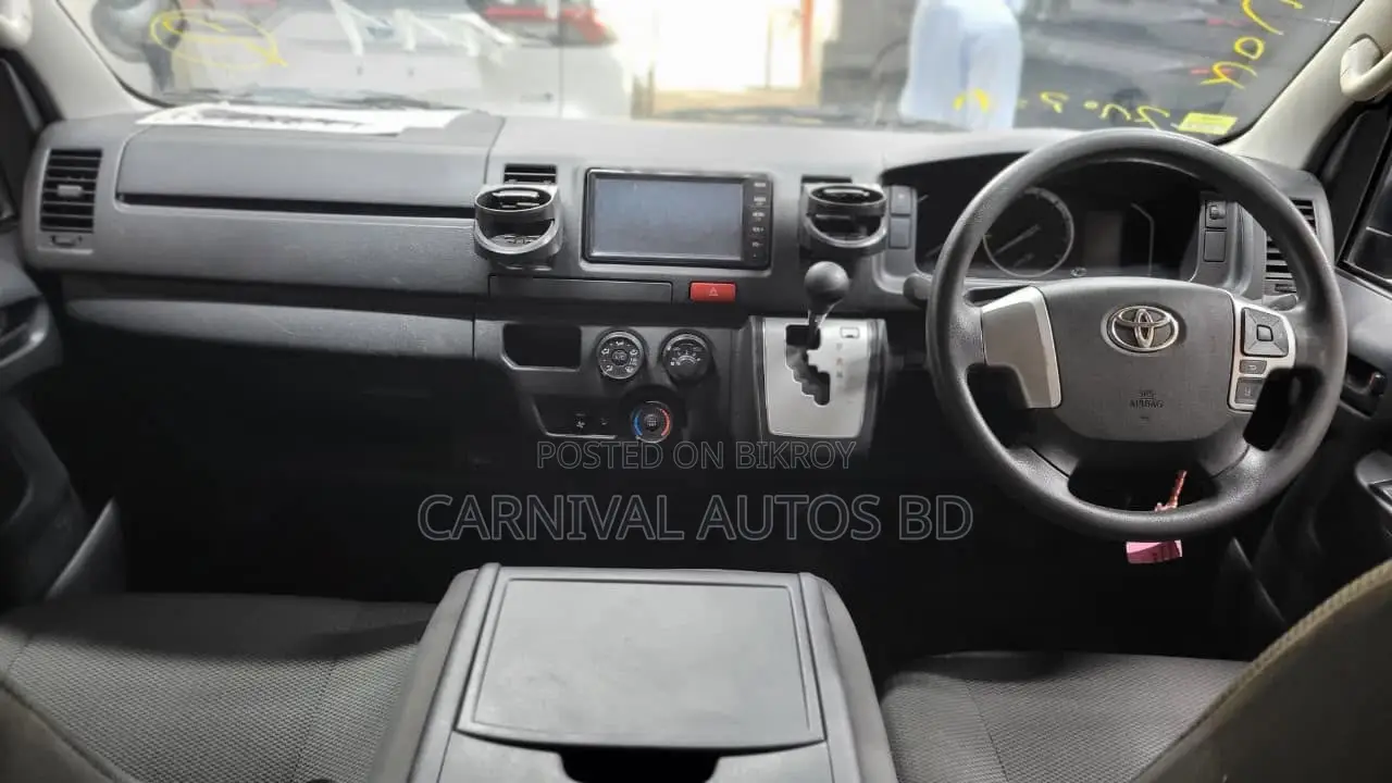 Toyota HiAce 2021 Silver