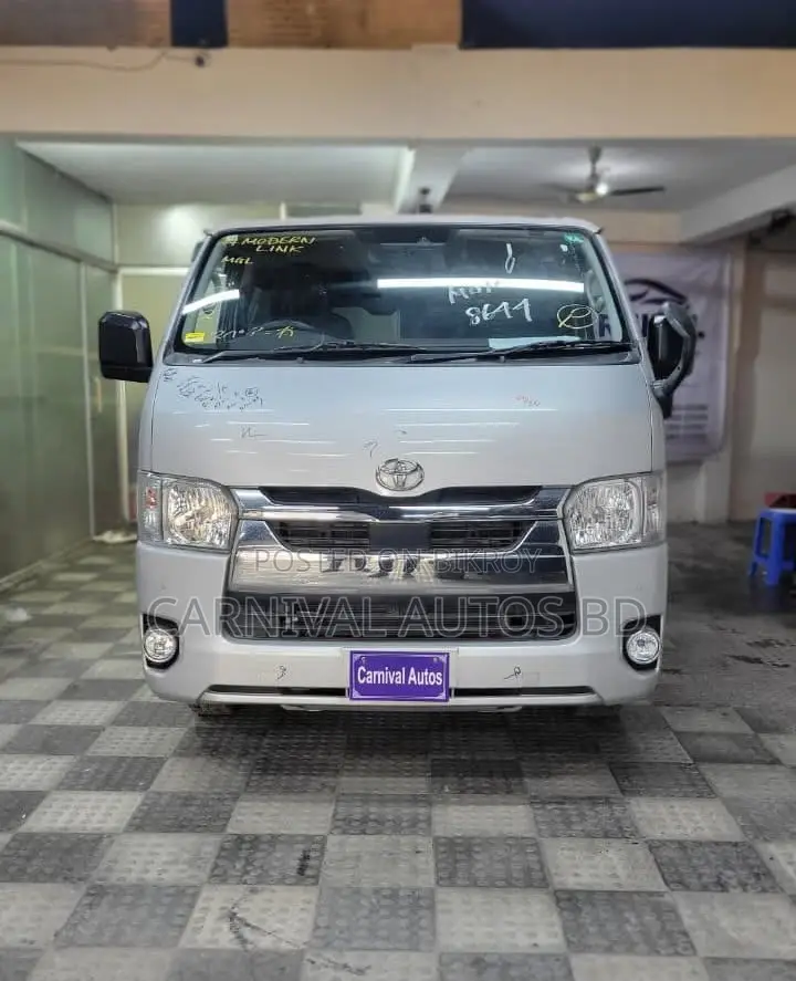 Toyota HiAce 2021 Silver