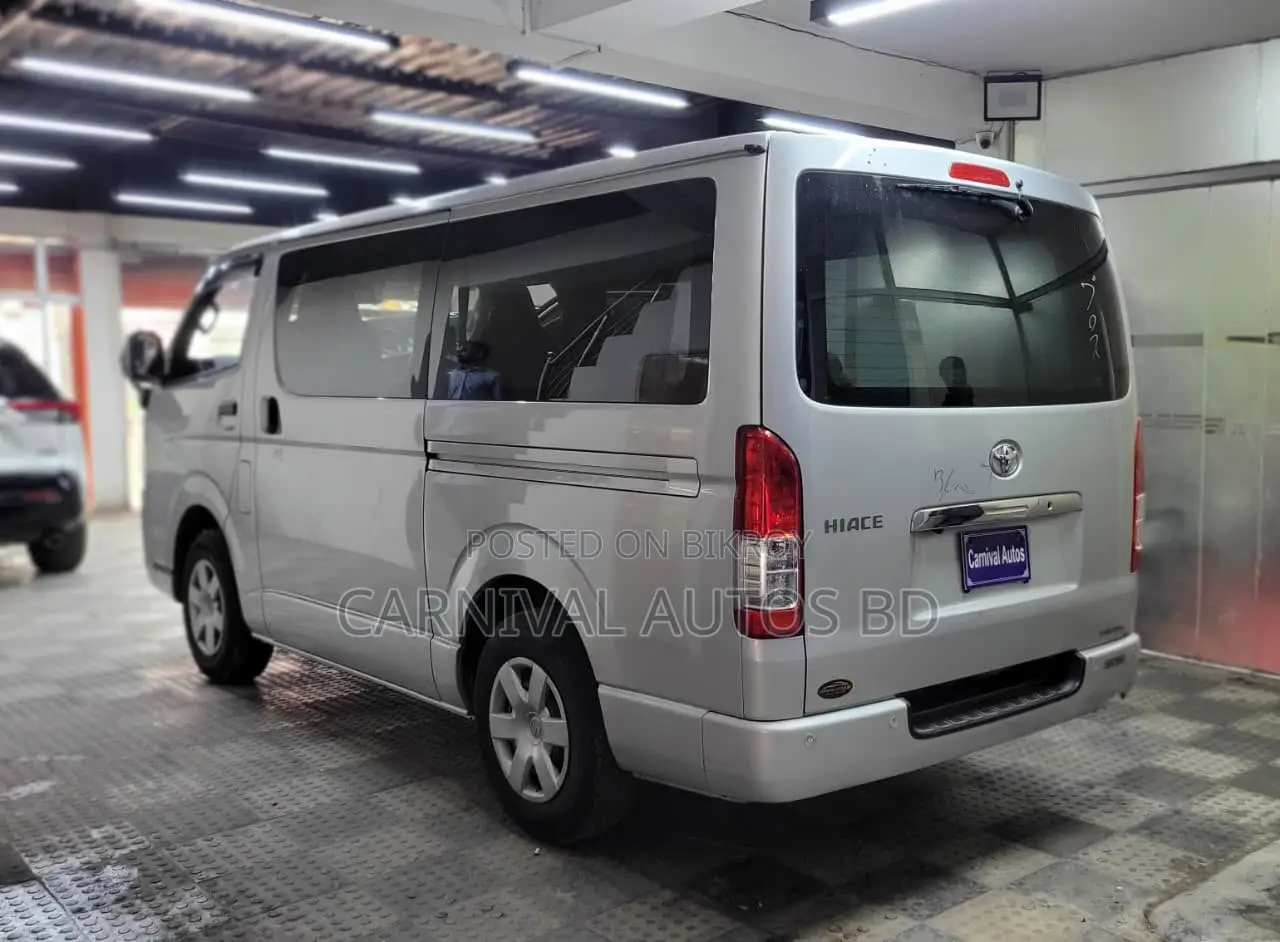 Toyota HiAce 2021 Silver
