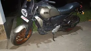 ইয়ামাহা এফজেড ২০২৫ গ্রে