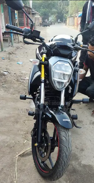সুজুকি জিক্সার ২০২০ কালো