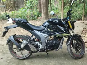 সুজুকি জিক্সার ২০২০ কালো