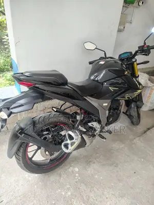 সুজুকি জিক্সার ২০২০ কালো
