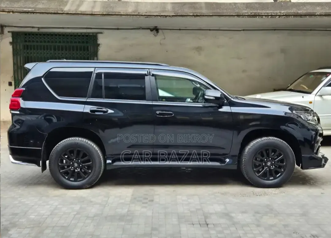 Toyota Land Cruiser Prado 2.7 2022 Black