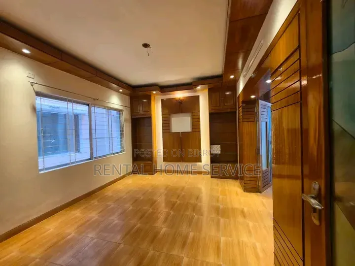 3 Bedroom Apartment in Semi Furnished for Rent