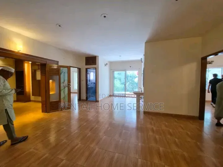 3 Bedroom Apartment in Semi Furnished for Rent