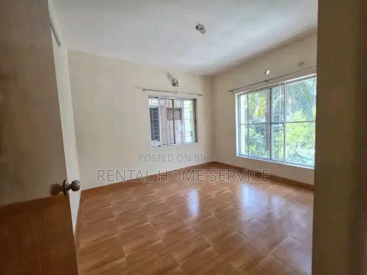 3 Bedroom Apartment in Semi Furnished for Rent