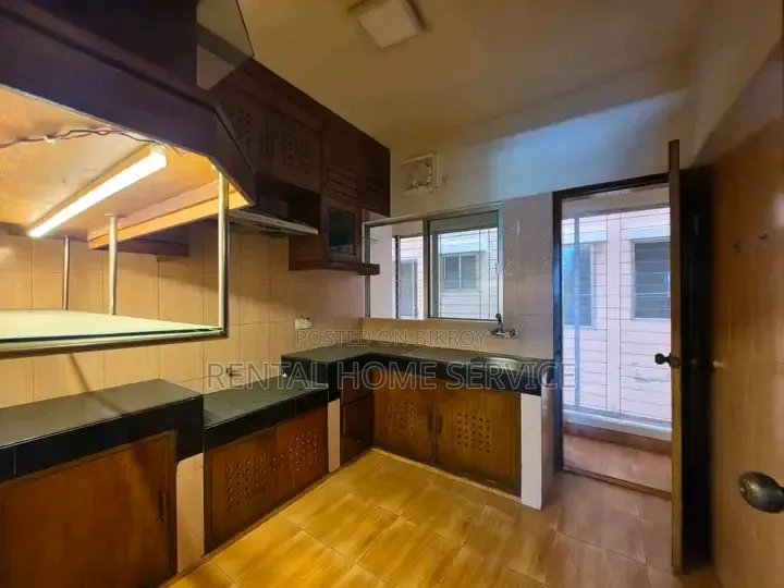3 Bedroom Apartment in Semi Furnished for Rent