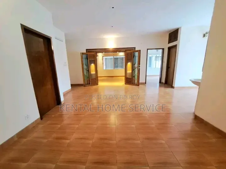 3 Bedroom Apartment in Semi Furnished for Rent