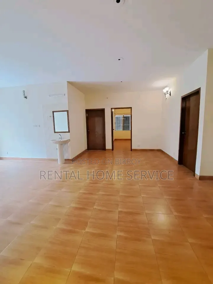 3 Bedroom Apartment in Semi Furnished for Rent