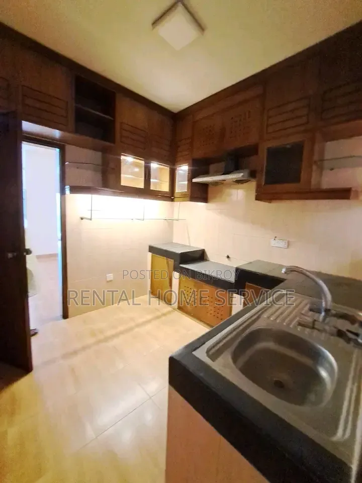 3 Bedroom Apartment in Semi Furnished for Rent