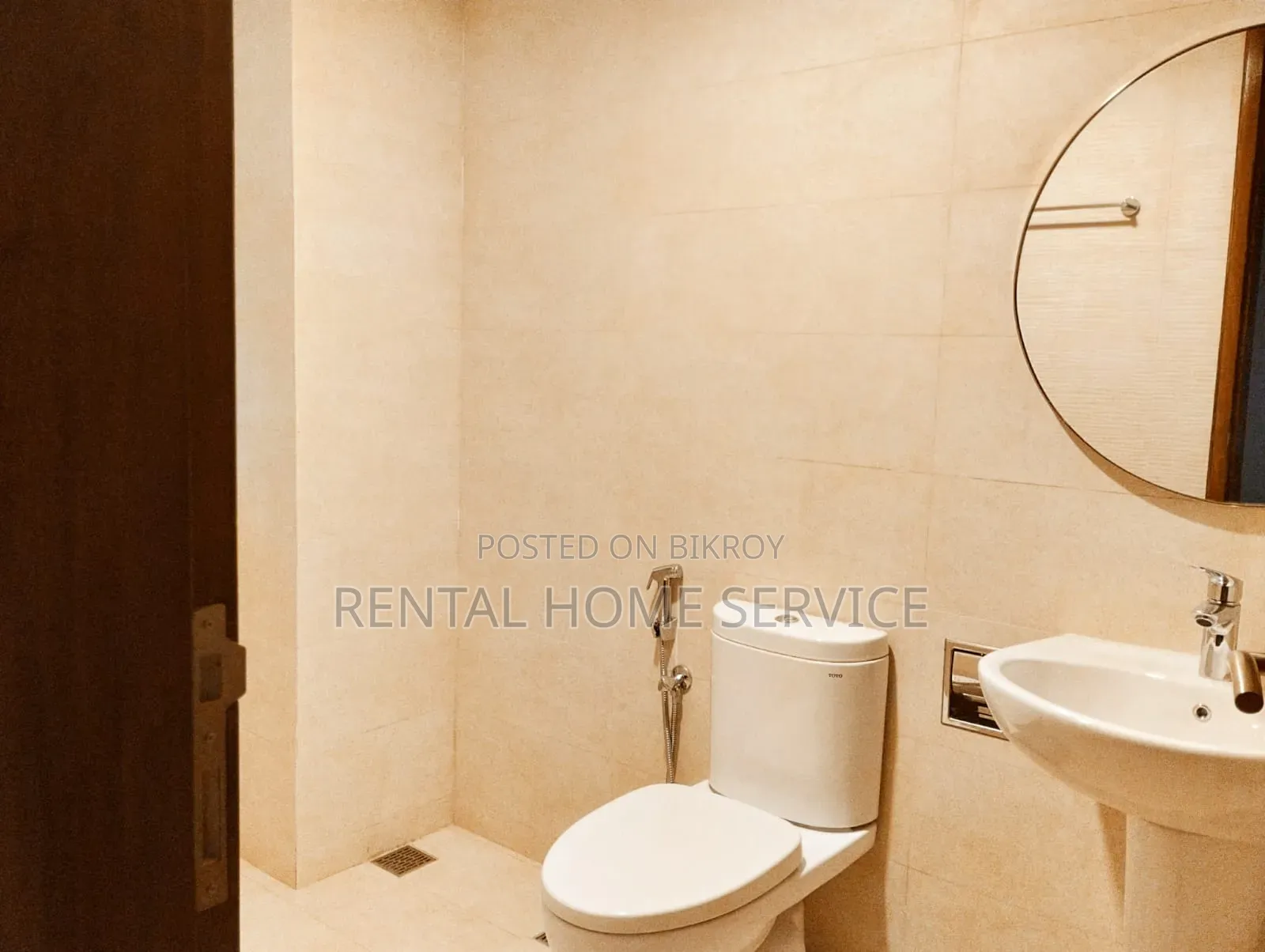 4 Bedroom Apartment in Semi Furnished for Rent