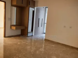 4 Bedroom Apartment in Semi Furnished for Rent