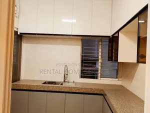 4 Bedroom Apartment in Semi Furnished for Rent