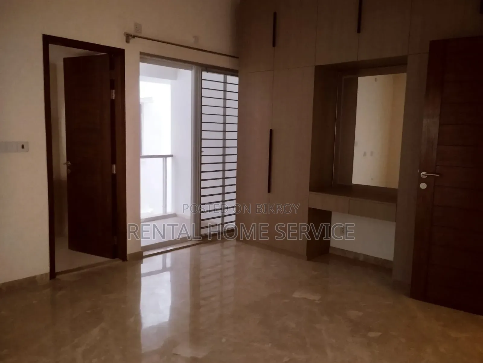 4 Bedroom Apartment in Semi Furnished for Rent